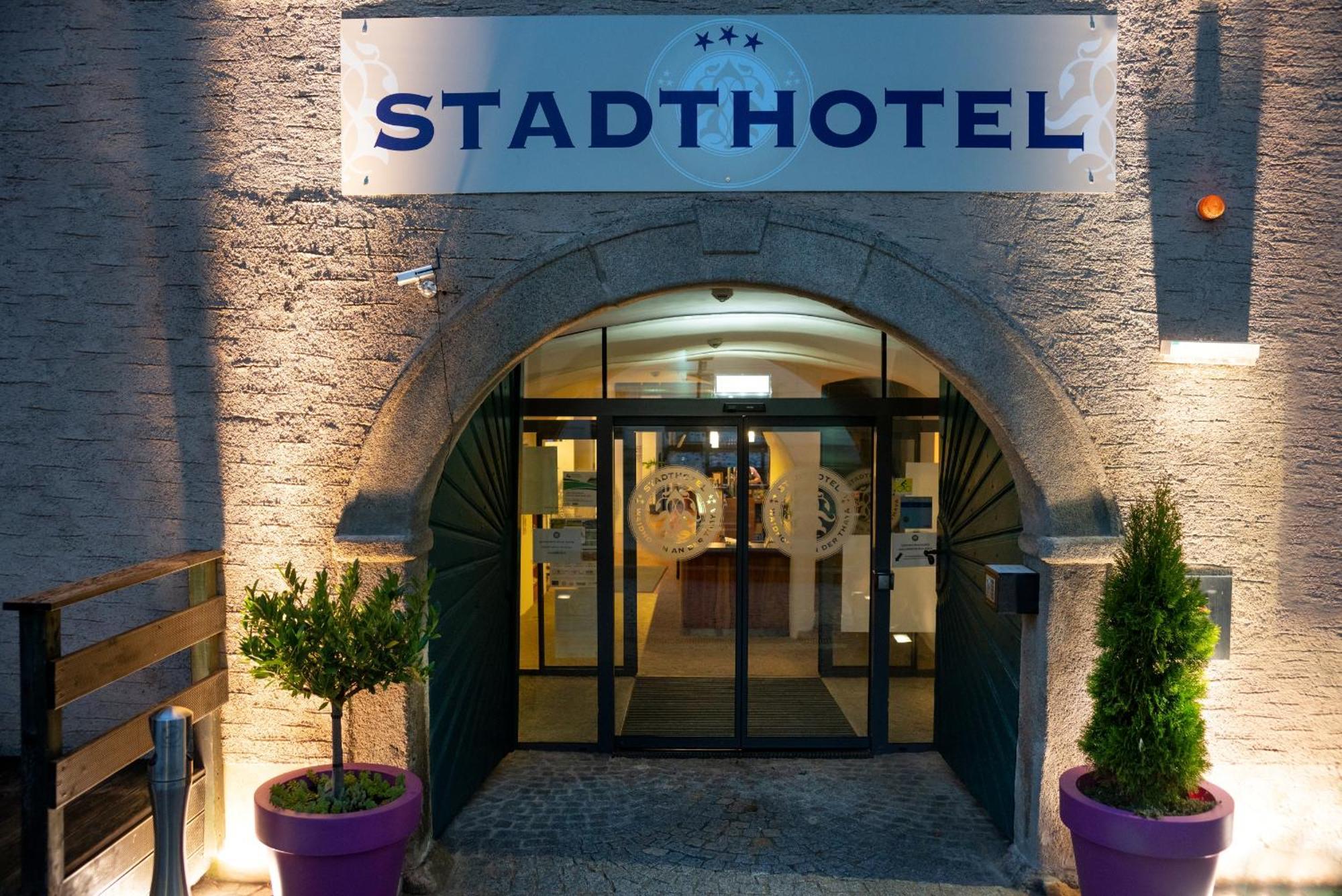 Stadthotel ไวด์โฮเฟน อัน แดร์ ธายา ภายนอก รูปภาพ